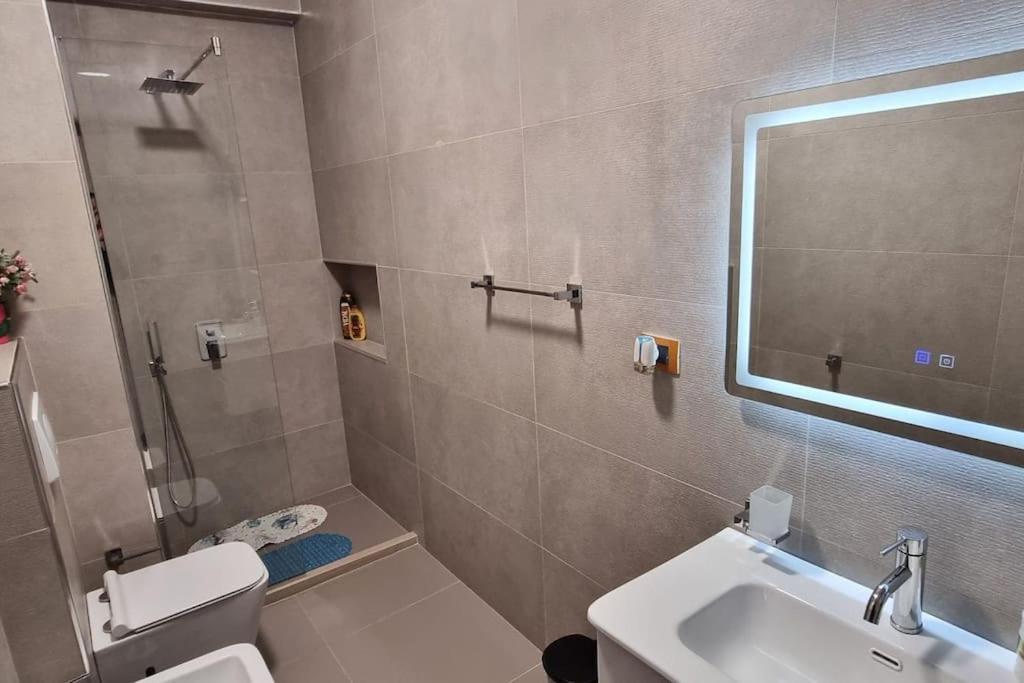 Bora Home Albania Me Vetsherbim 24 Ore Prane Liqenit Тирана Екстер'єр фото